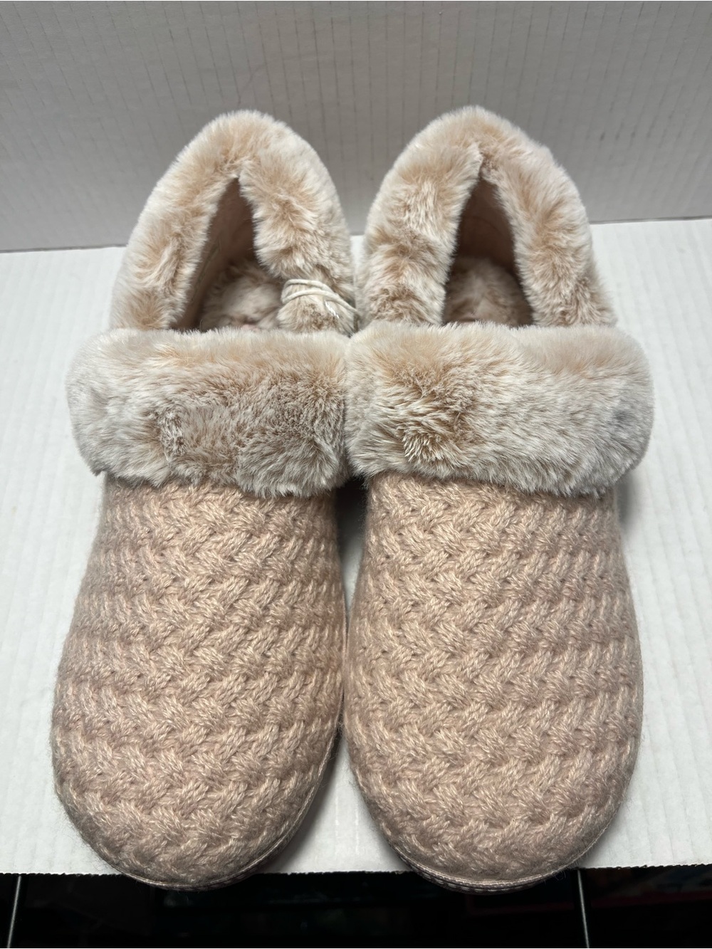 Sketchers cozy campfire women’s Cable Knit Pink Faux Fur Lined Slippers Sz 6